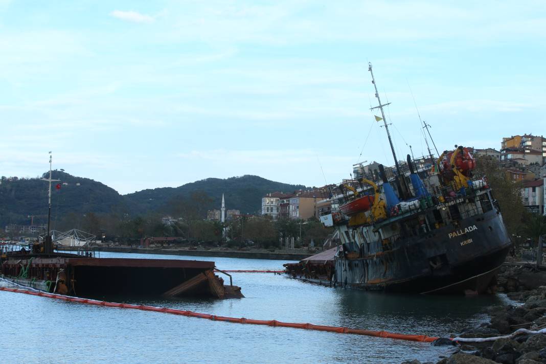 Zonguldak'ta batan geminin personelini arama çalışmaları sürüyor 12